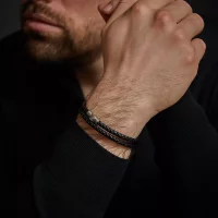 Armband aus zwei 5mm dicken, schwarzen Lederschnüren mit Edelstahlverschluss - Rebel&Rose Modell: RR-M0038-S-L