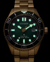 Citizen Herrenuhr Modell: BN0262-59W mit grünem Zifferblatt, goldfarbenem Edelstahlgehäuse und Edelstahlarmband