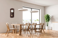 Pendeluhr aus Nussbaumholz Rückwand und Giebel in...